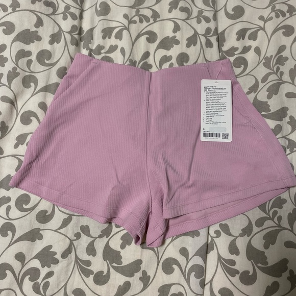 BRAND NEW Lululemon Ribbed Softstreme High-Rise Short 2" Sz 6 - Picture 6 of 8